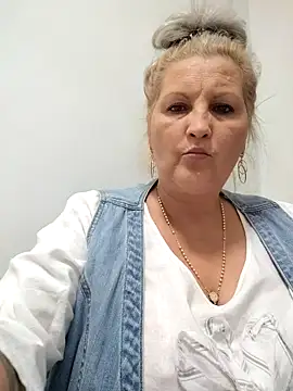 Divineblond online show from October 28, 2025, 4:53 pm