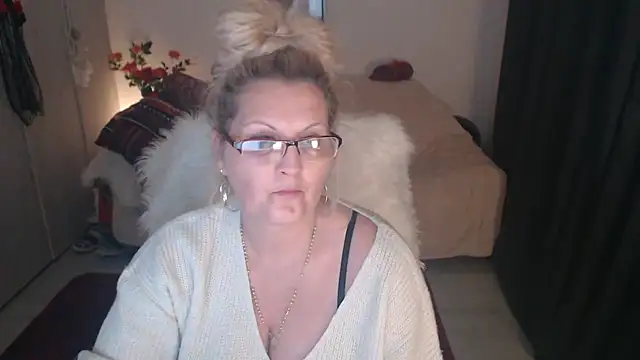 Divineblond online show from February 3, 2026, 5:07 pm