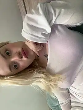 CassieCuteees online show from May 6, 2026, 6:24 pm