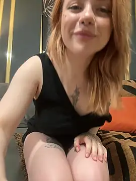 CassieCuteees online show from May 18, 2026, 9:42 pm