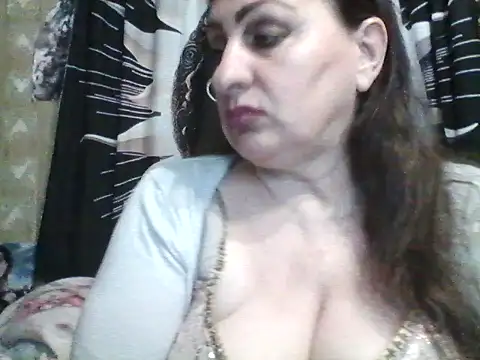 Snapshot of LoaqLovew chatting on May 3, 2026, 9:37 am LoaqLovew online show from May 3, 2026, 9:37 am