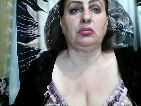 Snapshot of LoaqLovew chatting on May 11, 2026, 9:04 am LoaqLovew online show from May 11, 2026, 9:04 am