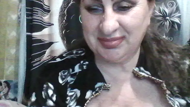 Snapshot of LoaqLovew chatting on May 17, 2026, 6:55 am LoaqLovew online show from May 17, 2026, 6:55 am