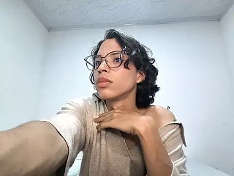 Snapshot of LONDON_ROSE chatting on May 12, 2026, 9:56 pm LONDON ROSE online show from May 12, 2026, 9:56 pm