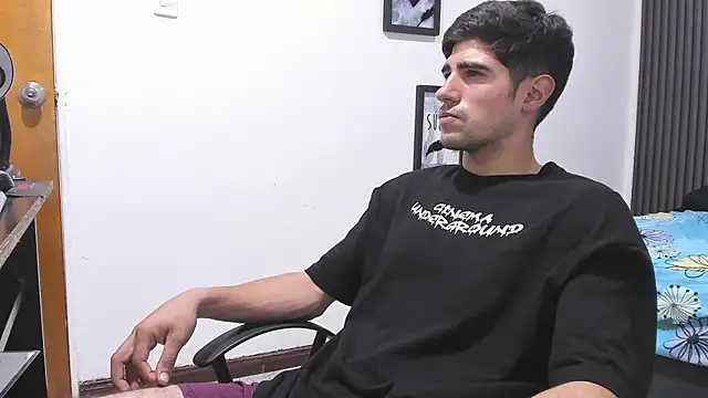 Snapshot of tommy_badboyy chatting on April 30, 2026, 11:09 pm tommy badboyy online show from April 30, 2026, 11:09 pm