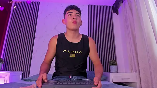 DylanBrownn  online show from May 7, 2026, 9:09 pm