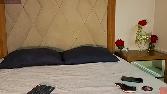 noahluxx online show from May 15, 2026, 8:49 pm