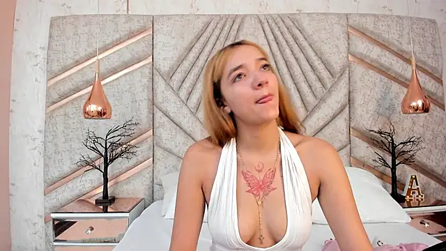 SamaanthaMiller online show from May 3, 2026, 8:59 pm