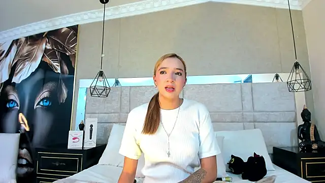 SamaanthaMiller online show from May 6, 2026, 8:36 pm