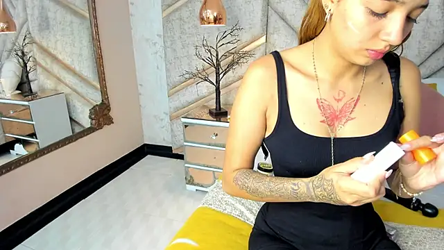 SamaanthaMiller online show from May 13, 2026, 9:00 pm