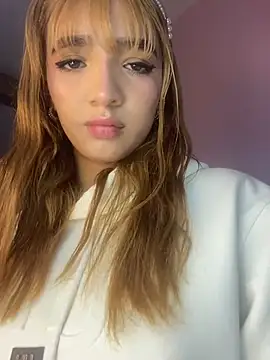 SamaanthaMiller online show from May 16, 2026, 7:34 pm