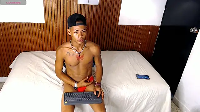 Snapshot of Alexis_21cm chatting on May 20, 2026, 5:19 pm Alexis 21cm online show from May 20, 2026, 5:19 pm