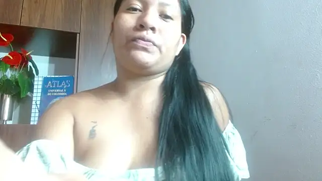 Snapshot of Sol_vannesa chatting on May 9, 2026, 4:17 am Sol vannesa online show from May 9, 2026, 4:17 am