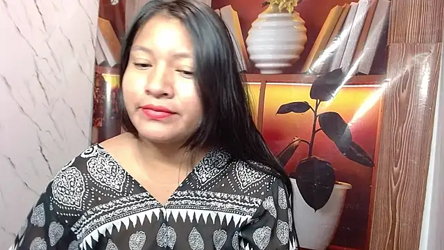 Snapshot of Sol_vannesa chatting on May 17, 2026, 5:16 am Sol vannesa online show from May 17, 2026, 5:16 am