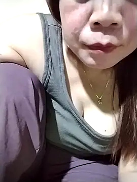 Snapshot of Squirt107 chatting on May 1, 2026, 12:43 pm Squirt107 online show from May 1, 2026, 12:43 pm