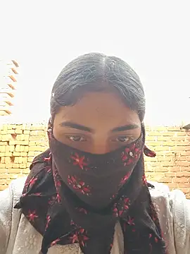 Snapshot of Queen_girl80122 chatting on May 15, 2026, 11:39 am Queen girl80122 online show from May 15, 2026, 11:39 am