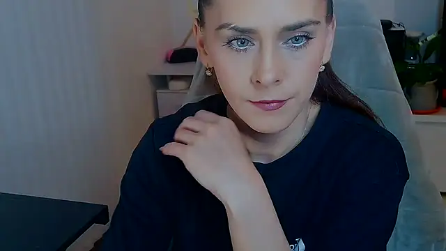 khalessi13 online show from May 12, 2026, 9:45 pm