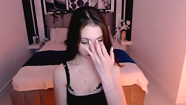 Snapshot of _AliceWells chatting on July 9, 2026, 7:01 am AliceWells online show from July 9, 2026, 7:01 am