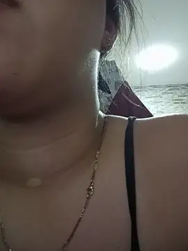 Chloe Thomsoon  online show from May 18, 2026, 4:18 am