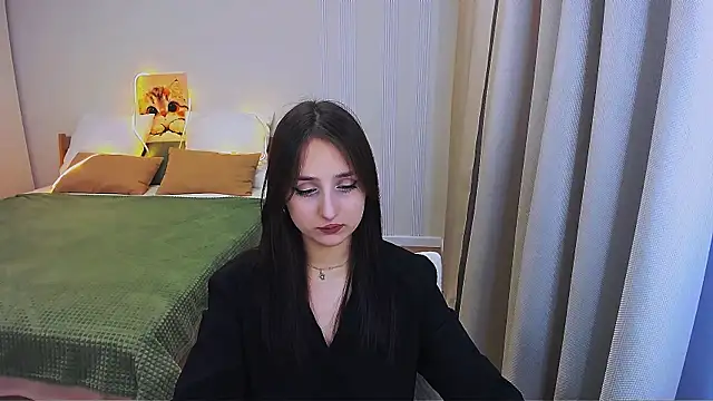 JulietteMonli online show from June 28, 2026, 7:31 pm
