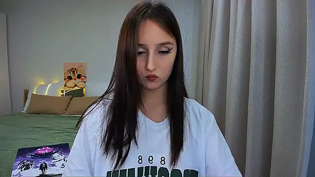 JulietteMonli online show from July 14, 2026, 2:05 am