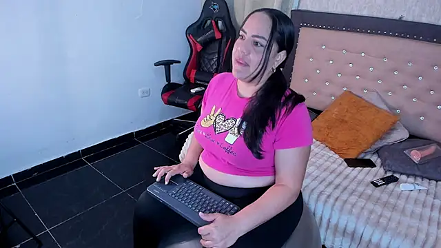 Snapshot of Zoedeleon chatting on May 25, 2026, 7:42 pm Zoedeleon online show from May 25, 2026, 7:42 pm