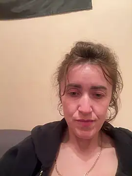 Snapshot of Avokadoo chatting on April 27, 2026, 8:40 pm Avokadoo online show from April 27, 2026, 8:40 pm