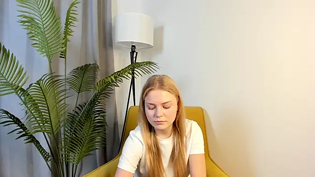 LavonaMadlem online show from May 13, 2026, 10:34 am