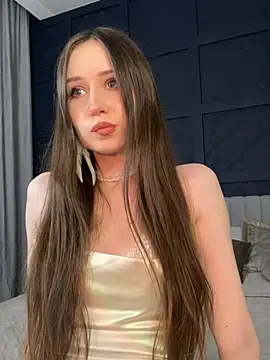 AliceLidelle online show from July 18, 2026, 3:27 pm