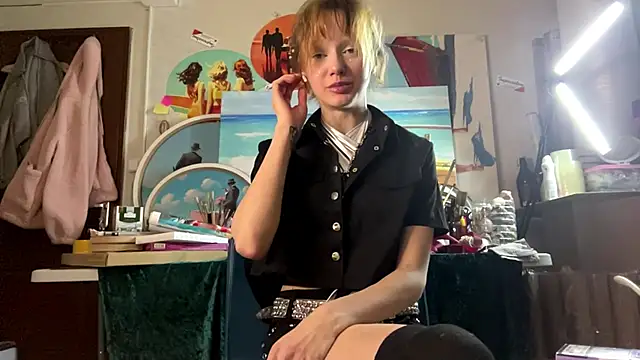 sarawhisperr online show from April 25, 2026, 7:22 pm