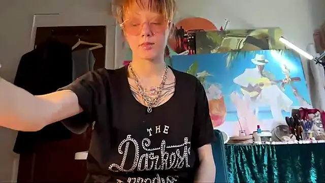 sarawhisperr online show from May 2, 2026, 12:10 pm