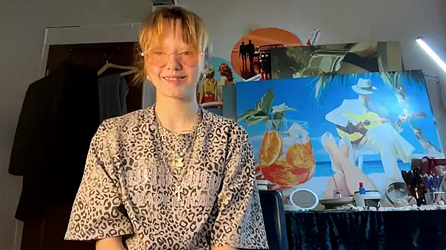 sarawhisperr online show from May 4, 2026, 3:08 pm