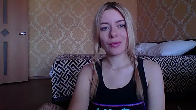 Softy Aura  online show from May 27, 2026, 9:06 am