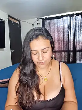 Snapshot of roxana_sexy_2026 chatting on May 13, 2026, 5:21 pm roxana sexy 2026 online show from May 13, 2026, 5:21 pm