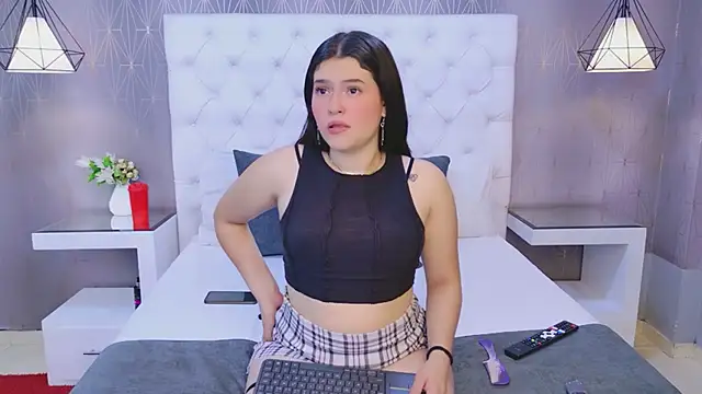 CarolineOlsen online show from June 4, 2026, 3:12 am