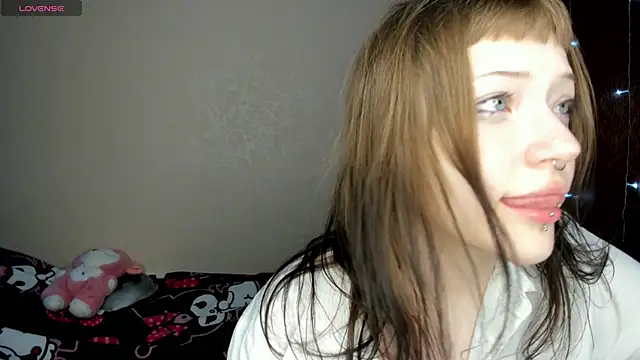 Snapshot of urmelodyy chatting on May 7, 2026, 10:04 pm urmelodyy online show from May 7, 2026, 10:04 pm