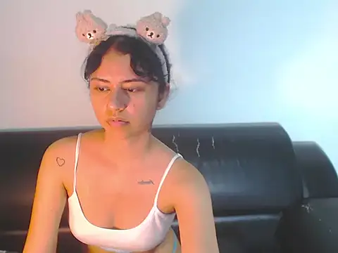 BellaLuxxs online show from May 16, 2026, 1:02 am