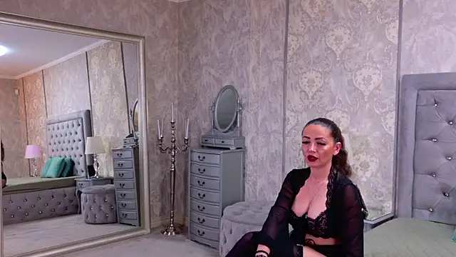 DonnaKleinn online show from May 11, 2026, 5:54 pm