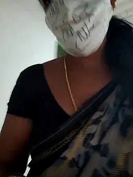 Snapshot of Tamil_Hot_HoneyBee chatting on May 9, 2026, 11:26 am Tamil Hot HoneyBee online show from May 9, 2026, 11:26 am