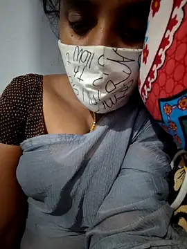 Snapshot of Tamil_Hot_HoneyBee chatting on May 10, 2026, 1:33 am Tamil Hot HoneyBee online show from May 10, 2026, 1:33 am