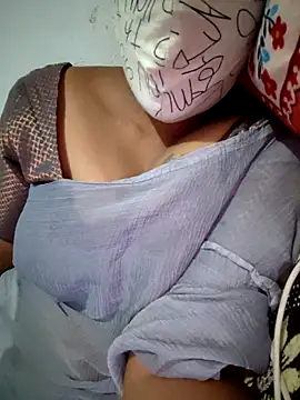Snapshot of Tamil_Hot_HoneyBee chatting on May 26, 2026, 6:31 am Tamil Hot HoneyBee online show from May 26, 2026, 6:31 am