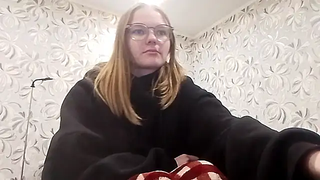 Snapshot of RottedDam chatting on May 16, 2026, 10:19 pm RottedDam online show from May 16, 2026, 10:19 pm