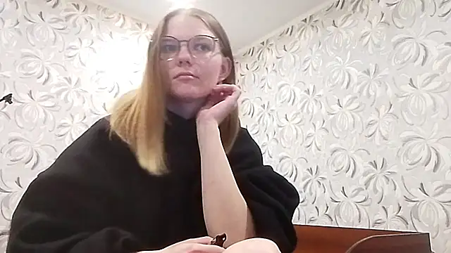 Snapshot of RottedDam chatting on May 17, 2026, 9:00 pm RottedDam online show from May 17, 2026, 9:00 pm