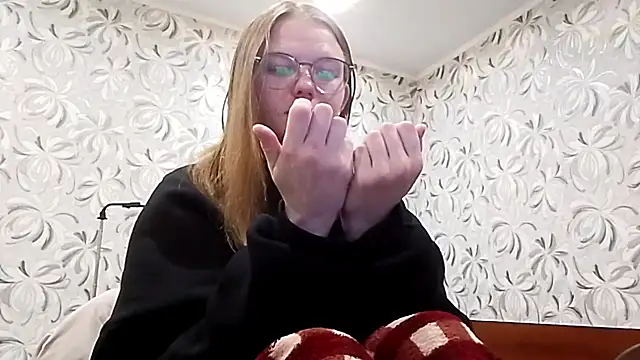 Snapshot of RottedDam chatting on May 26, 2026, 10:28 pm RottedDam online show from May 26, 2026, 10:28 pm