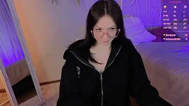 Snapshot of Luna_Come chatting on May 22, 2026, 6:20 am Luna Come online show from May 22, 2026, 6:20 am