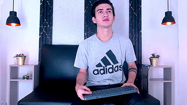 Snapshot of Feiccer_Castquer chatting on April 25, 2026, 11:57 am Feiccer Castquer online show from April 25, 2026, 11:57 am