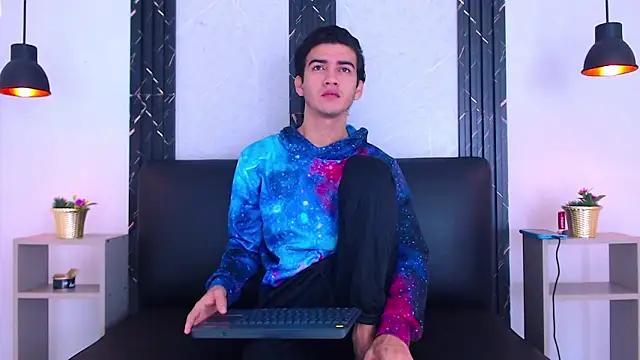 Snapshot of Feiccer_Castquer chatting on April 28, 2026, 11:15 am Feiccer Castquer online show from April 28, 2026, 11:15 am