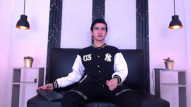 Snapshot of Feiccer_Castquer chatting on May 10, 2026, 11:15 am Feiccer Castquer online show from May 10, 2026, 11:15 am
