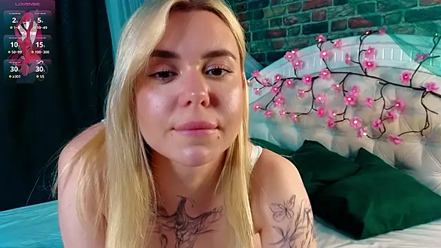 AveriRigby online show from May 19, 2026, 8:31 am
