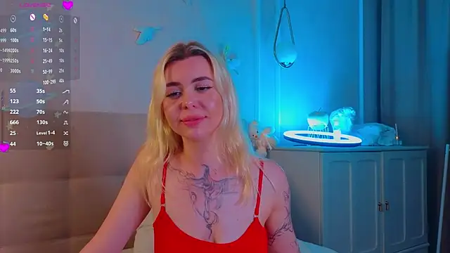 AveriRigby online show from June 16, 2026, 8:44 pm